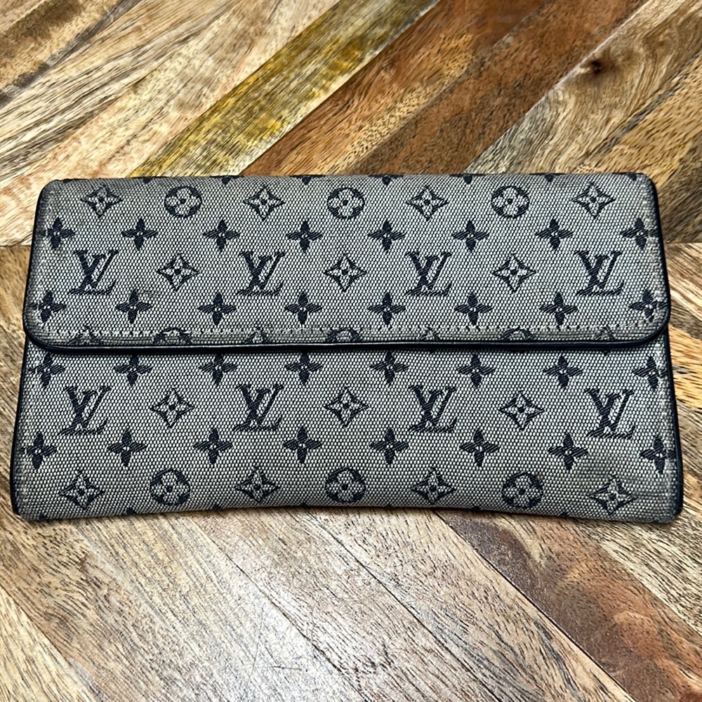 Denim Louis Vuitton Mini Lin International wallet